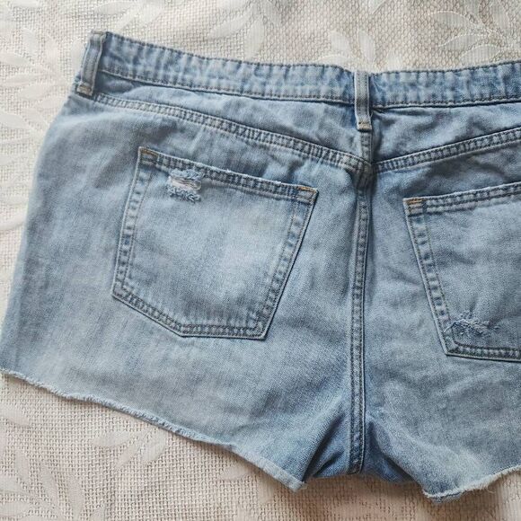 R19  GAP Sexy Boyfriend distressed ripped short shorts - Picture 4 of 7